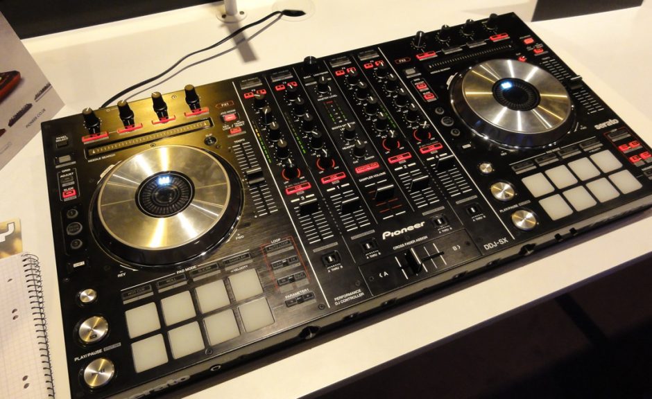 Neu Pioneer DDJ-SX - Serato DJ Flagschiff-Controller, BPM-Show 2012New Pioneer DDJ-SX - Flagshipcontroller for Serato DJ, BPM-Show 2012