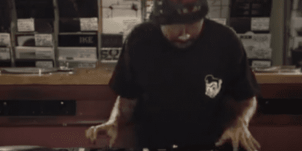 Video: DJ Craze Showcase mit Traktor Kontrol Z2 Video: Scratch legend DJ Craze on the Z2