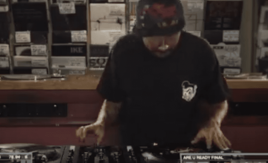 Video: DJ Craze Showcase mit Traktor Kontrol Z2 Video: Scratch legend DJ Craze on the Z2