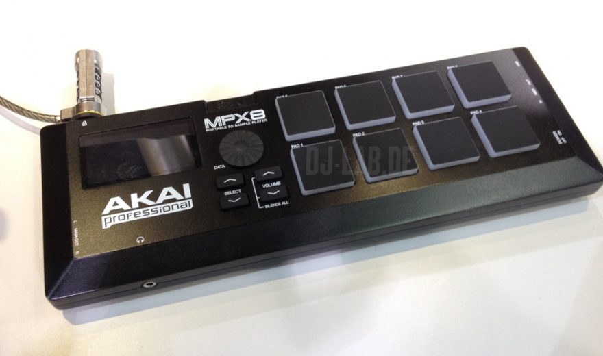 NAMM 2013: AKAI MPX8 - SD Sample Pad ControllerNAMM 2013: AKAI MPX8 - SD Sample Pad Controller