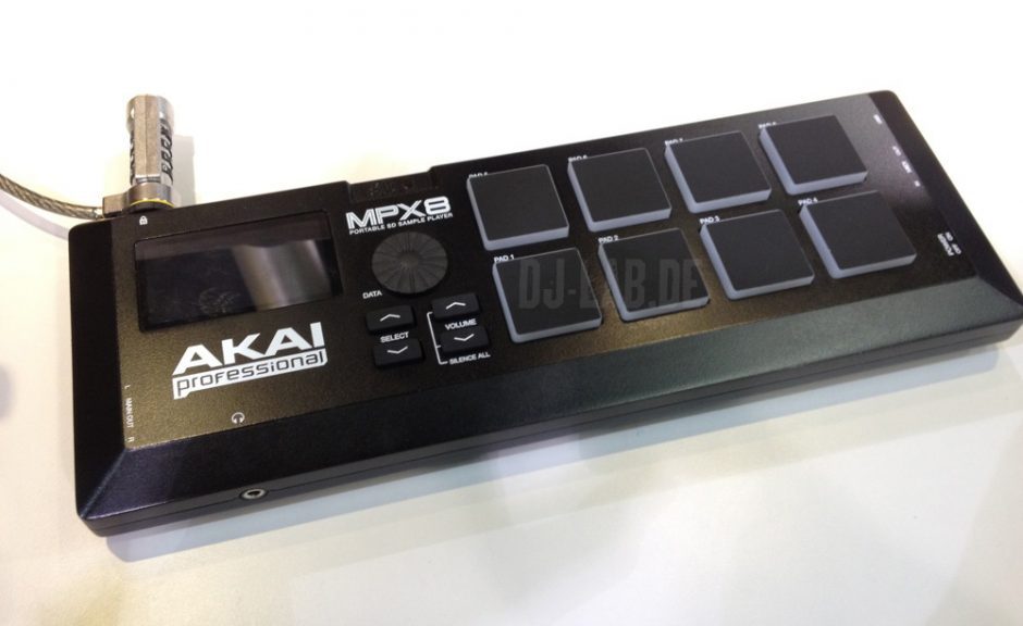 NAMM 2013: AKAI MPX8 - SD Sample Pad ControllerNAMM 2013: AKAI MPX8 - SD Sample Pad Controller