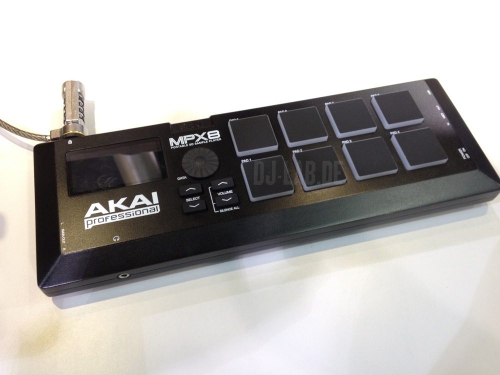 NAMM 2013: AKAI MPX8 - SD Sample Pad ControllerNAMM 2013: AKAI MPX8 - SD Sample Pad Controller