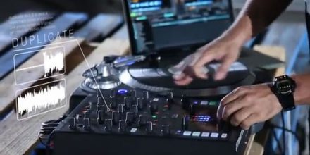 Video: DJ Zeke am NI Traktor Kontrol Z2 MixerVideo: DJ Zeke performance on the NI Z2 mixer