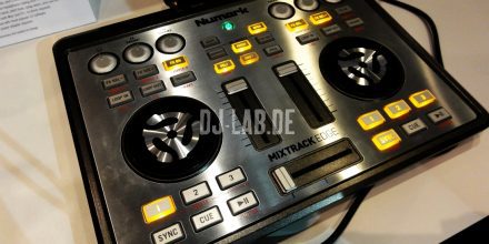 Numark Mixtrack Edge - DJ-Controller im Tablet-PC Format, Musikmesse 2013Numark Mixtrack Edge - DJ-Controller im Tablet-PC Format, Musikmesse 2013