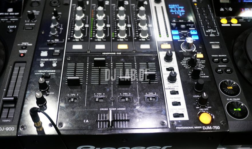 Pioneer DJM-750: 4-Kanal Mixer mit Audio-Interface, Musikmesse 2013Pioneer DJM-750: 4-channel mixer with audio-interface, Musikmesse 2013