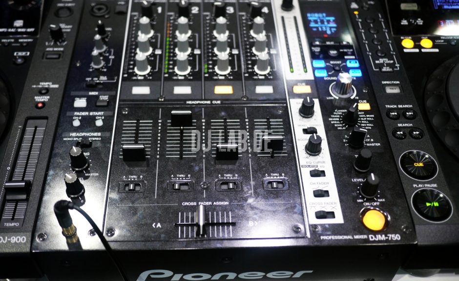 Pioneer DJM-750: 4-Kanal Mixer mit Audio-Interface, Musikmesse 2013Pioneer DJM-750: 4-channel mixer with audio-interface, Musikmesse 2013