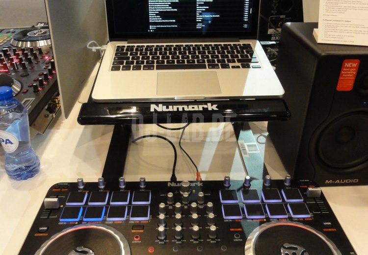 Numark Mixtrack Quad: 4-Deck Controller für Virtual DJ, Musikmesse 2013Numark Mixtrack Quad: 4-Deck Controller for Virtual DJ, Musikmesse 2013
