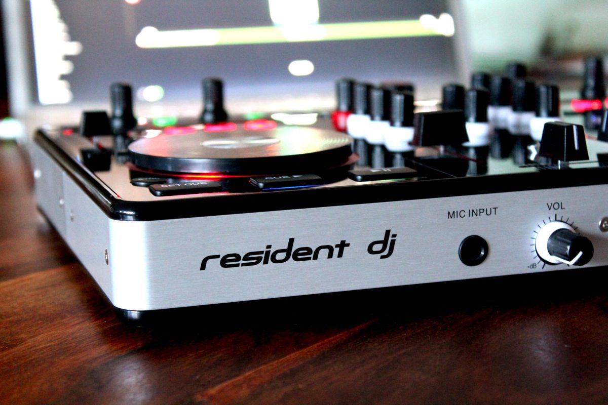 Test: Resident DJ Kontrol 3 - 2-Deck DJ-Controller inkl. Virtual DJReview: Resident DJ Kontrol 3 - 2-Deck DJ-Controller incl. Virtual DJ