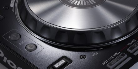 Neu: Pioneer DDJ-SR - 2-Kanal Controller für Serato DJ