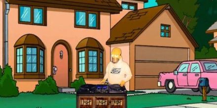 Video: Fong Fong - Homer is a DJ