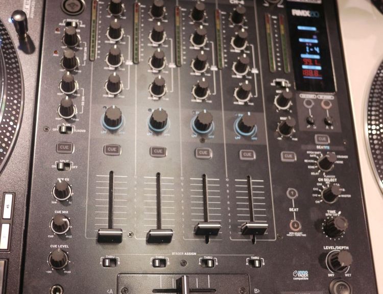 Neu: Reloop RMX-60 - digitaler 4 + 1 Clubmixer Digital, NAMM 2015