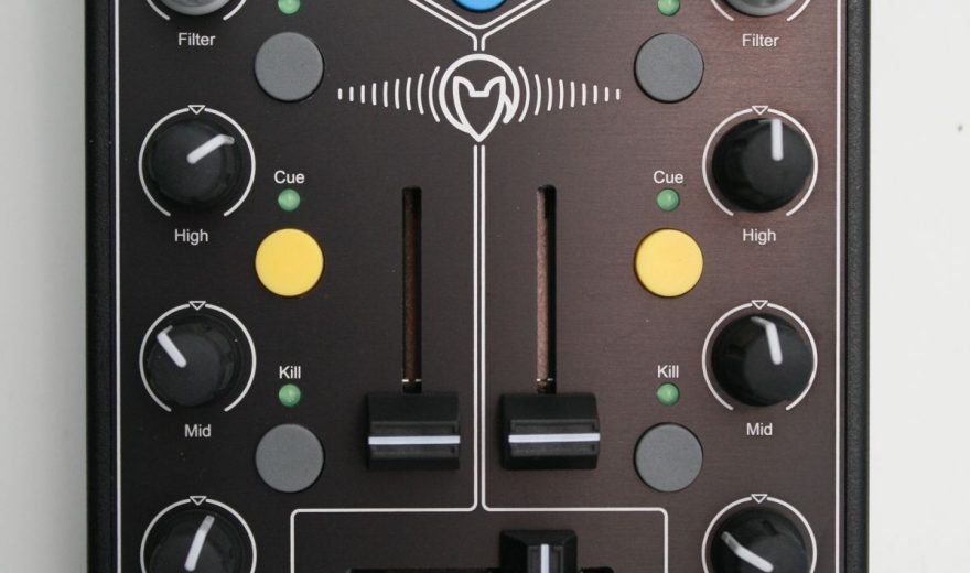 Test: Faderfox DJ4 - Neuauflage des Pocketcontrollers