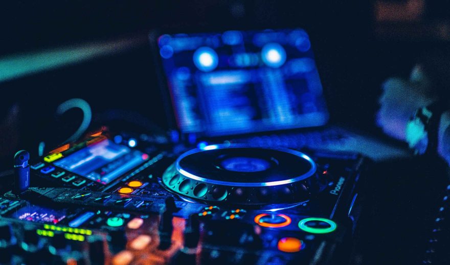 DJ werden – Regeln und Tipps, die beim Einstieg helfen