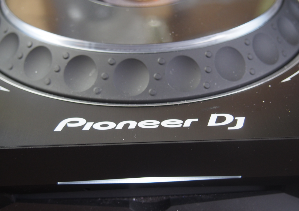 Pioneer CDJ-2000 NXS2 CD-Slot