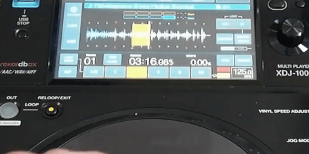 XDJ-1000 mit Rekordbox und Serato DJ
