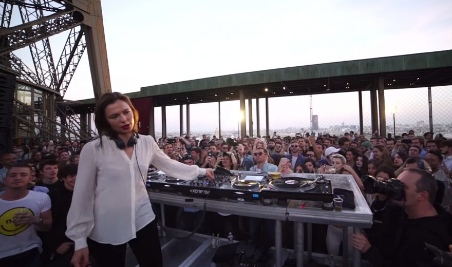 DJ-Set: Nina Kraviz legt für Cercle im Eiffelturm auf