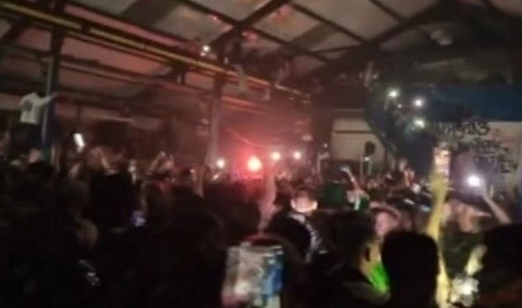 Illegale Halloween-Raves in England vor dem Lockdown