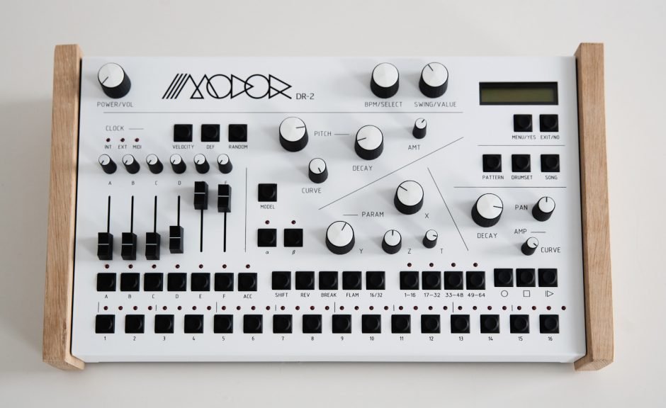Modor DR-2: Drumsynthesizer und 128-Step Sequencer