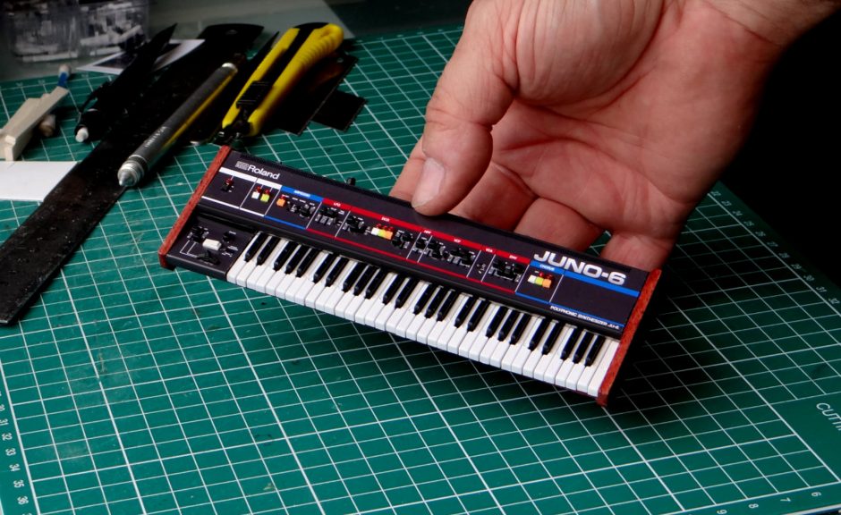 Miniatur Synthesizer: Juno, 808, OB-X und Co. als winzige Nachbauten