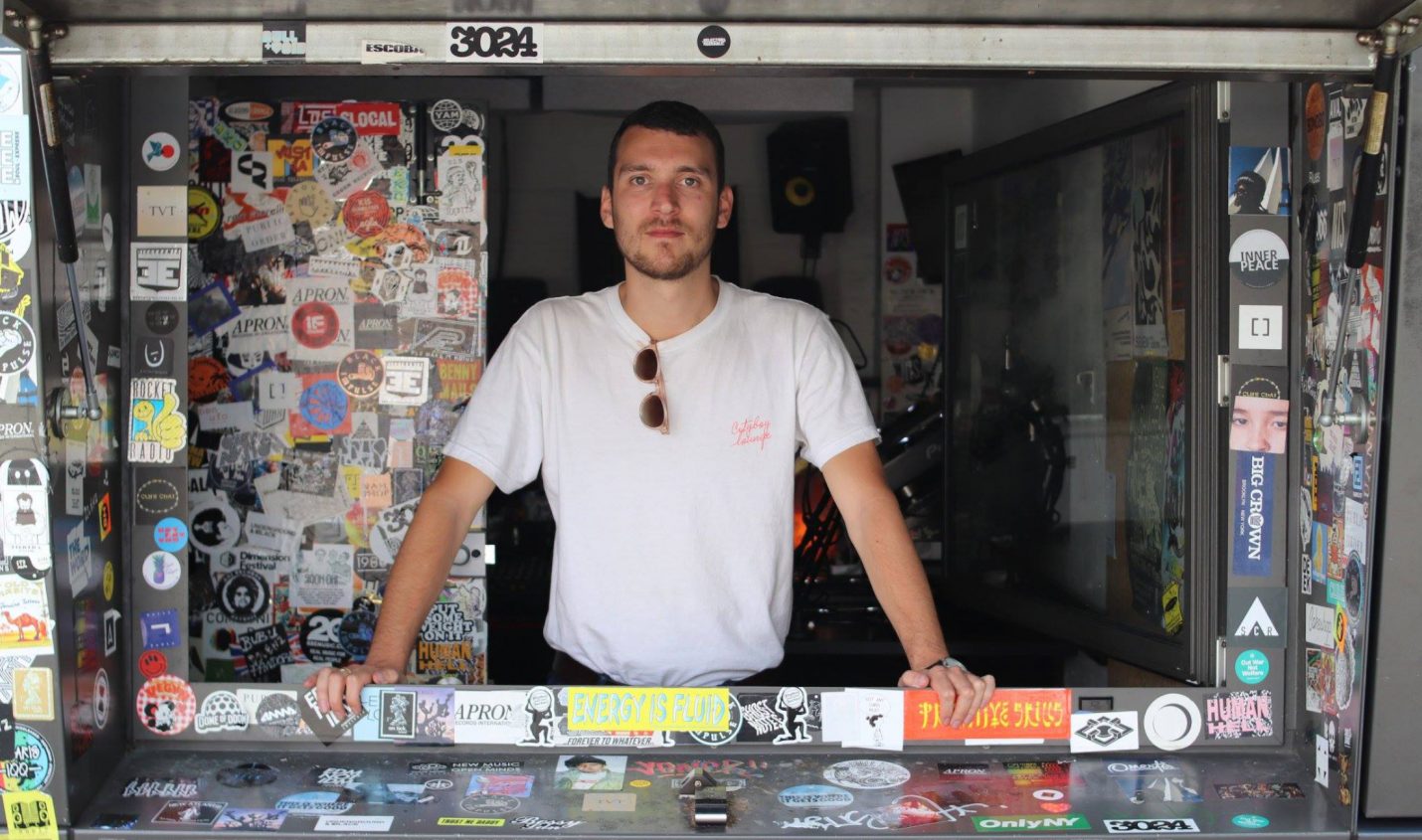 Alex Albrecht: Debüt-Album 'Campfire Stories' angekündigt