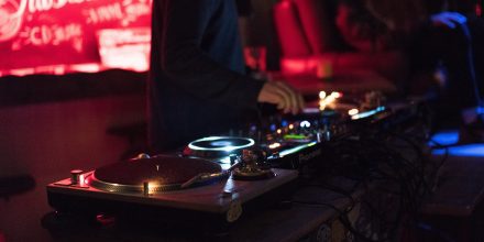 Leipzig: DJ steht wegen illegaler Verbreitung von Nacktfotos vor Gericht