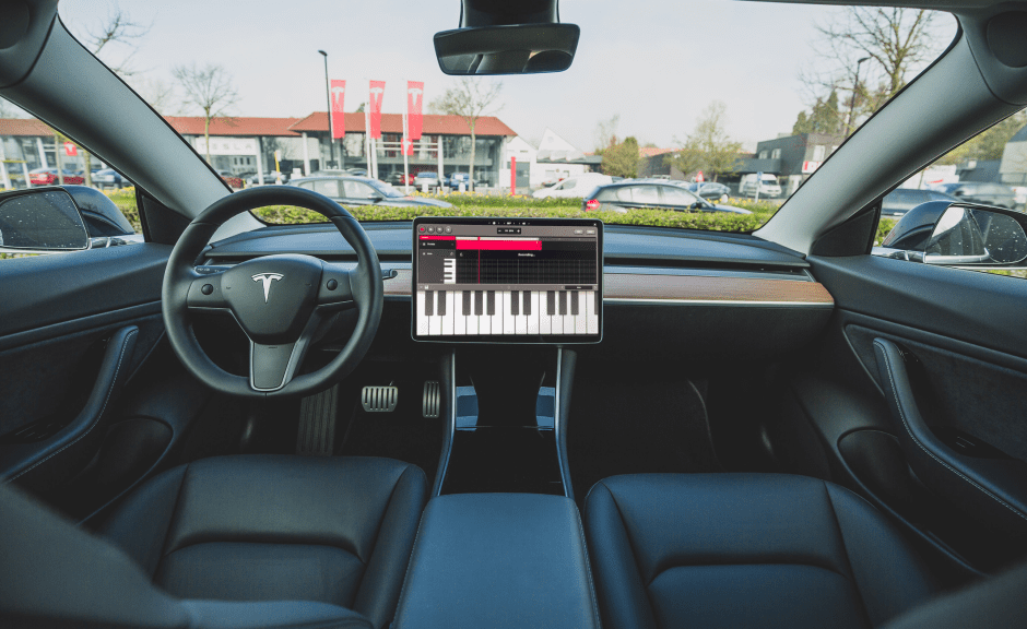 DAW direkt im Auto: Mit 'Tesla Trax' Beats produzieren