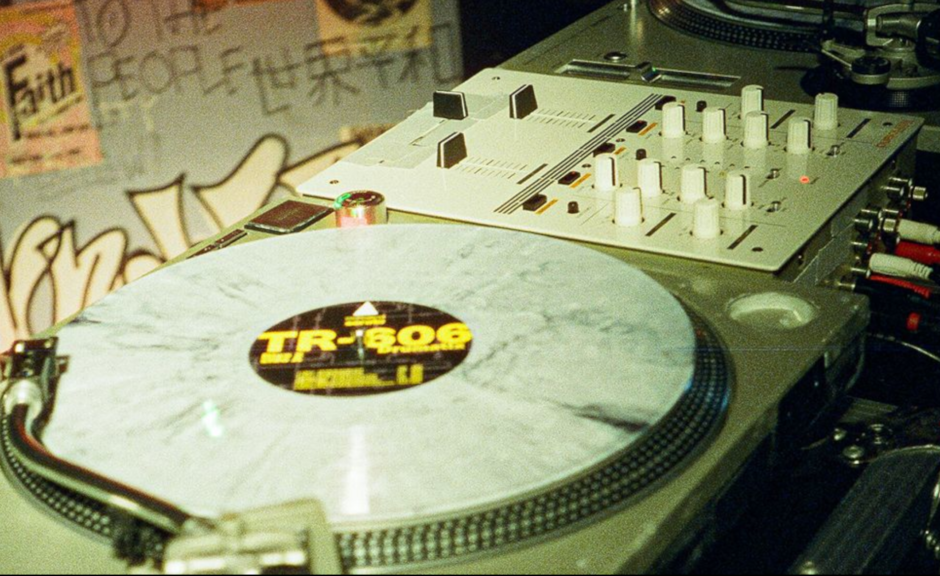 Roland und Serato feiern TB-303 und TR-606 mit Vinyl-Release