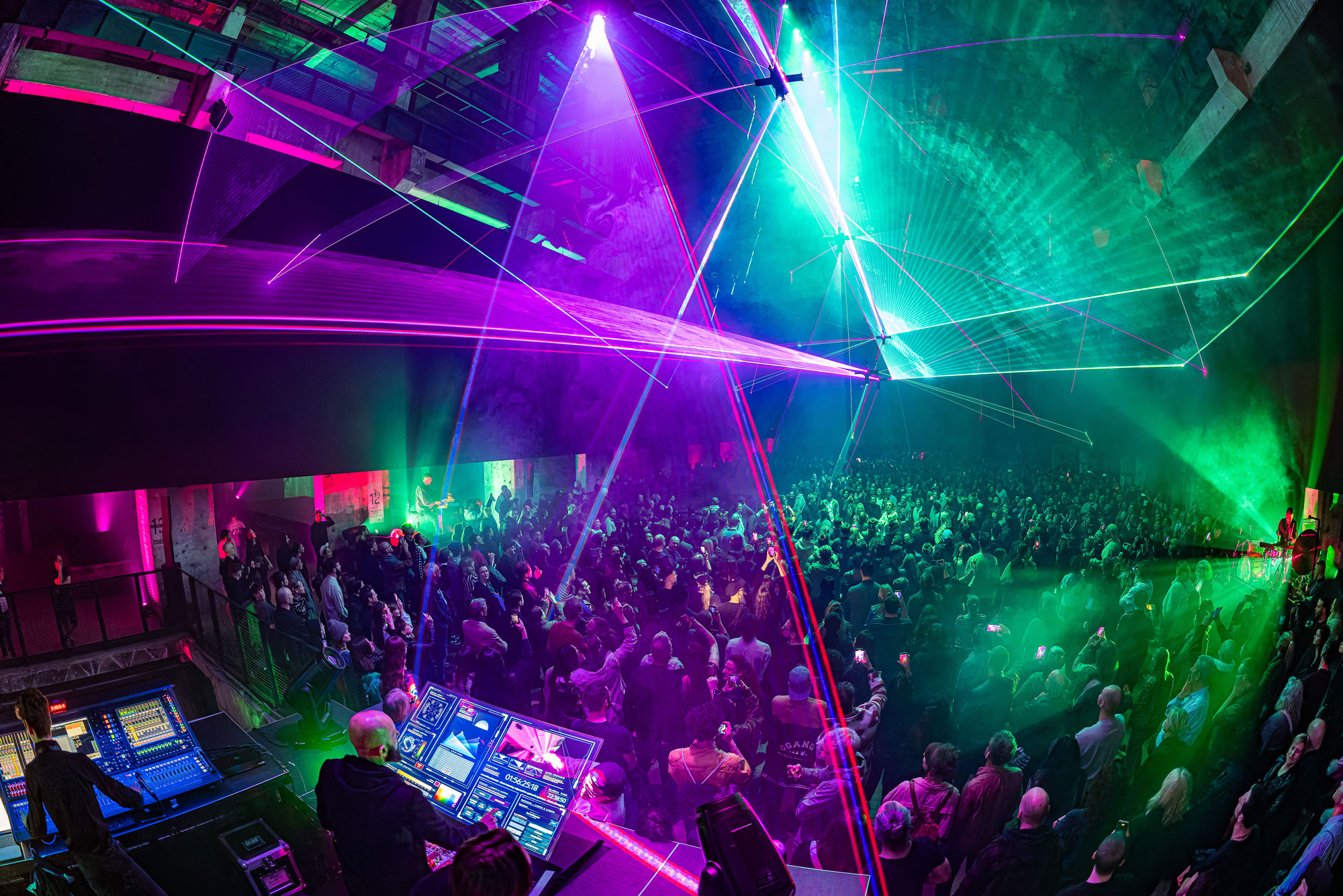 Eine Szene aus der Vektor Live Show im Kraftwerk Berlin