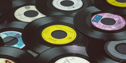 Vinyl is back: Generation Z sorgt laut einer Studie für steigende Verkaufszahlen