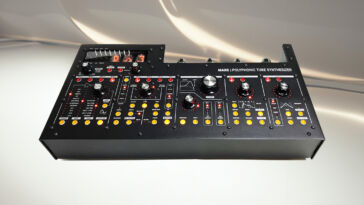 Eternal Engine MARS: Polyphoner Röhren-Synthesizer