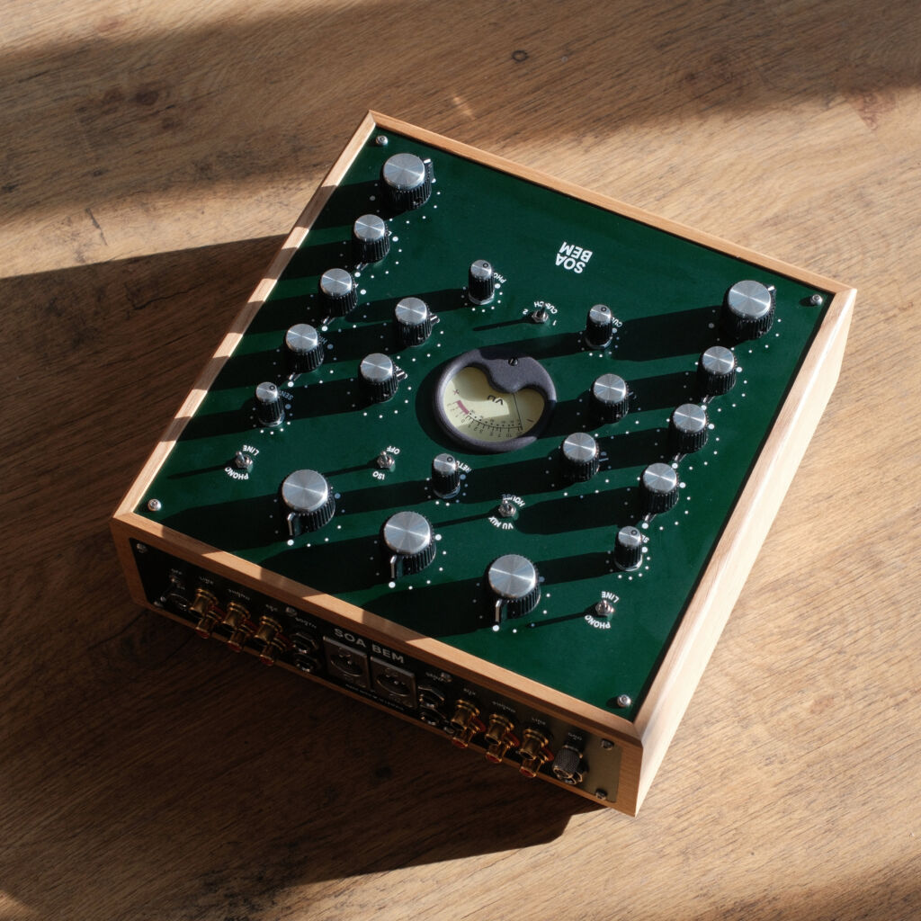 SOA BEM OLHO-2R - Von schräg oben