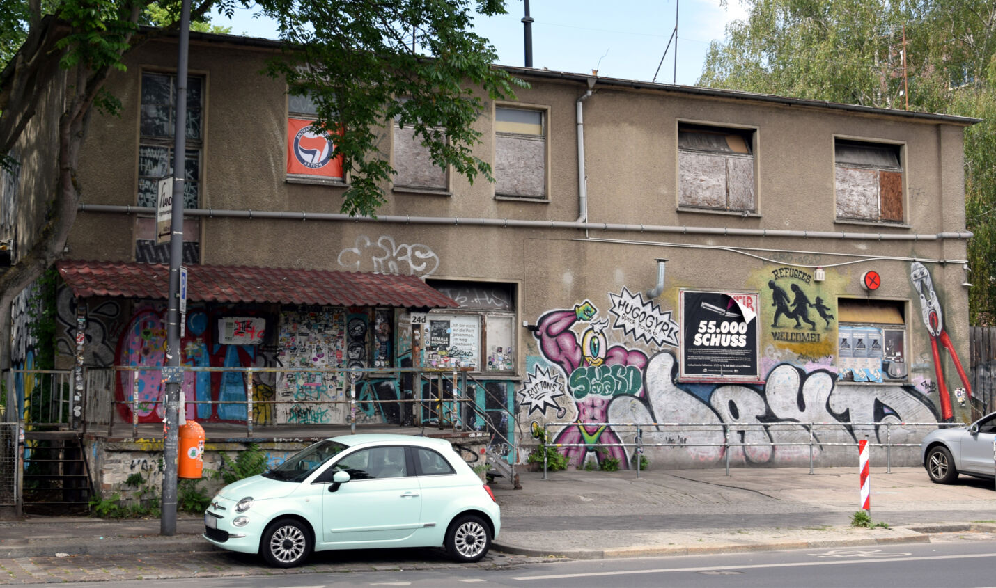 ://about blank: Proteste gegen den geplanten Hotelbau