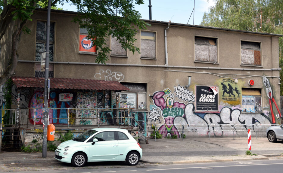 ://about blank: Proteste gegen den geplanten Hotelbau