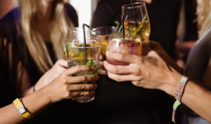 Szene am Tropf. Clubkultur und Alkohol, Teil 2: Eine Szene als Werbefläche