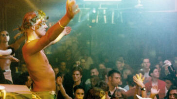 OMEN-Ausstellung im MOMEM: Die Legende kehrt zurück