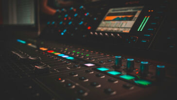 "Der größte Diebstahl geistigen Eigentums der Musikgeschichte" – Bericht über illegale KI-Trainingsdaten