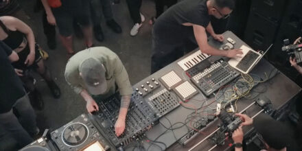 Mit welchem Gear spielen Kink & Raredub ihr Live-Set?