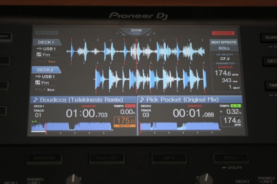 Pioneer XDJ-RX - Farbdisplay mit vielen Informationen