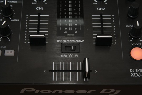 Pioneer XDJ-RX - Crossfader